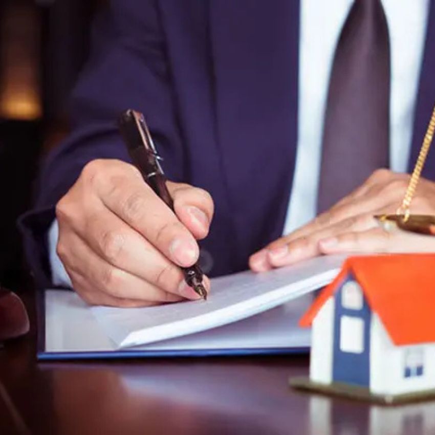 الاستشارات العقارية والقانونية